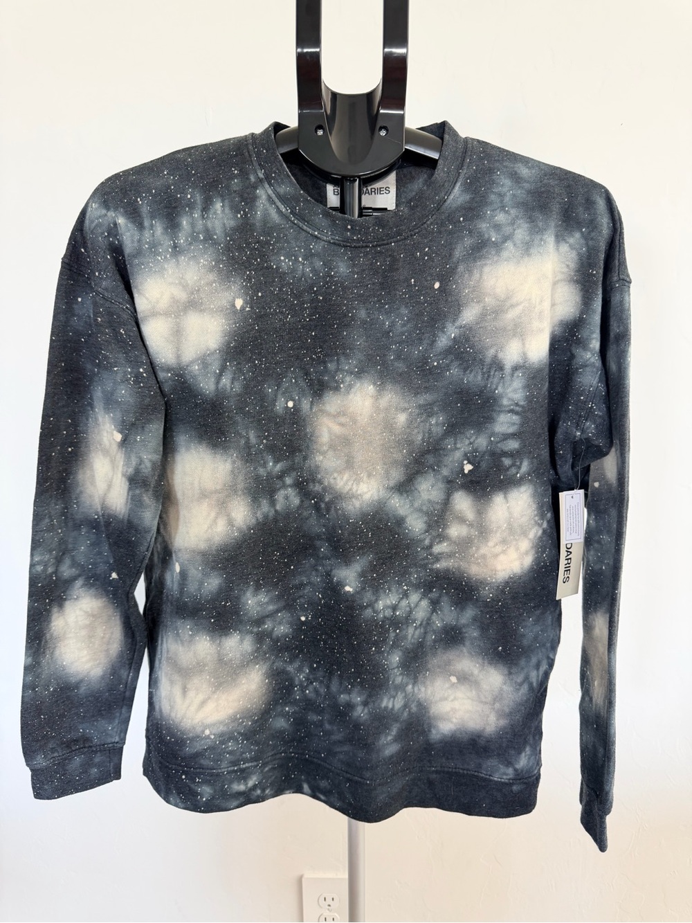 NWT! No Boundaries Tie-Dye Crewneck Sweatshirt in Black and Cream